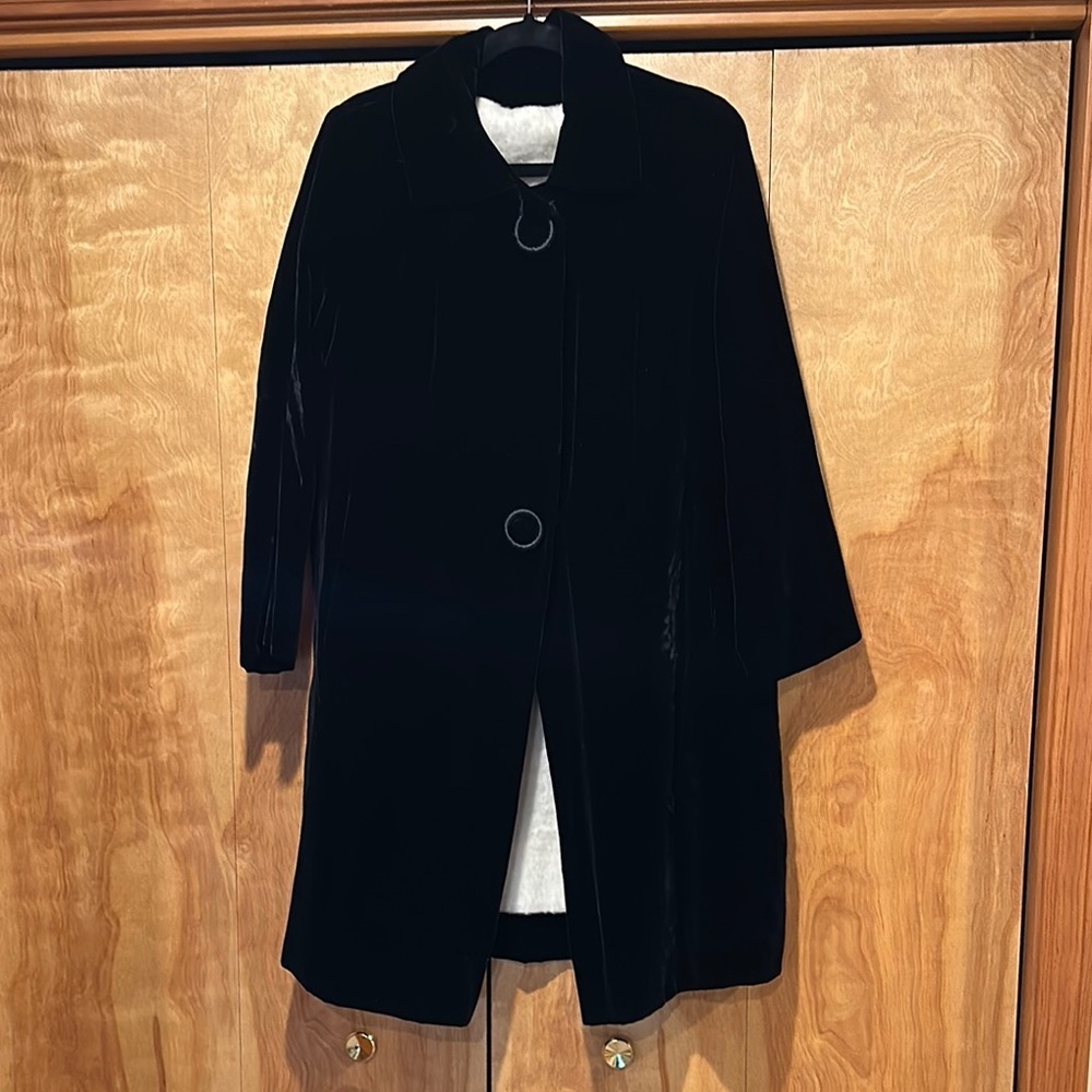 Vtg. Elegant Black Velvet Coat